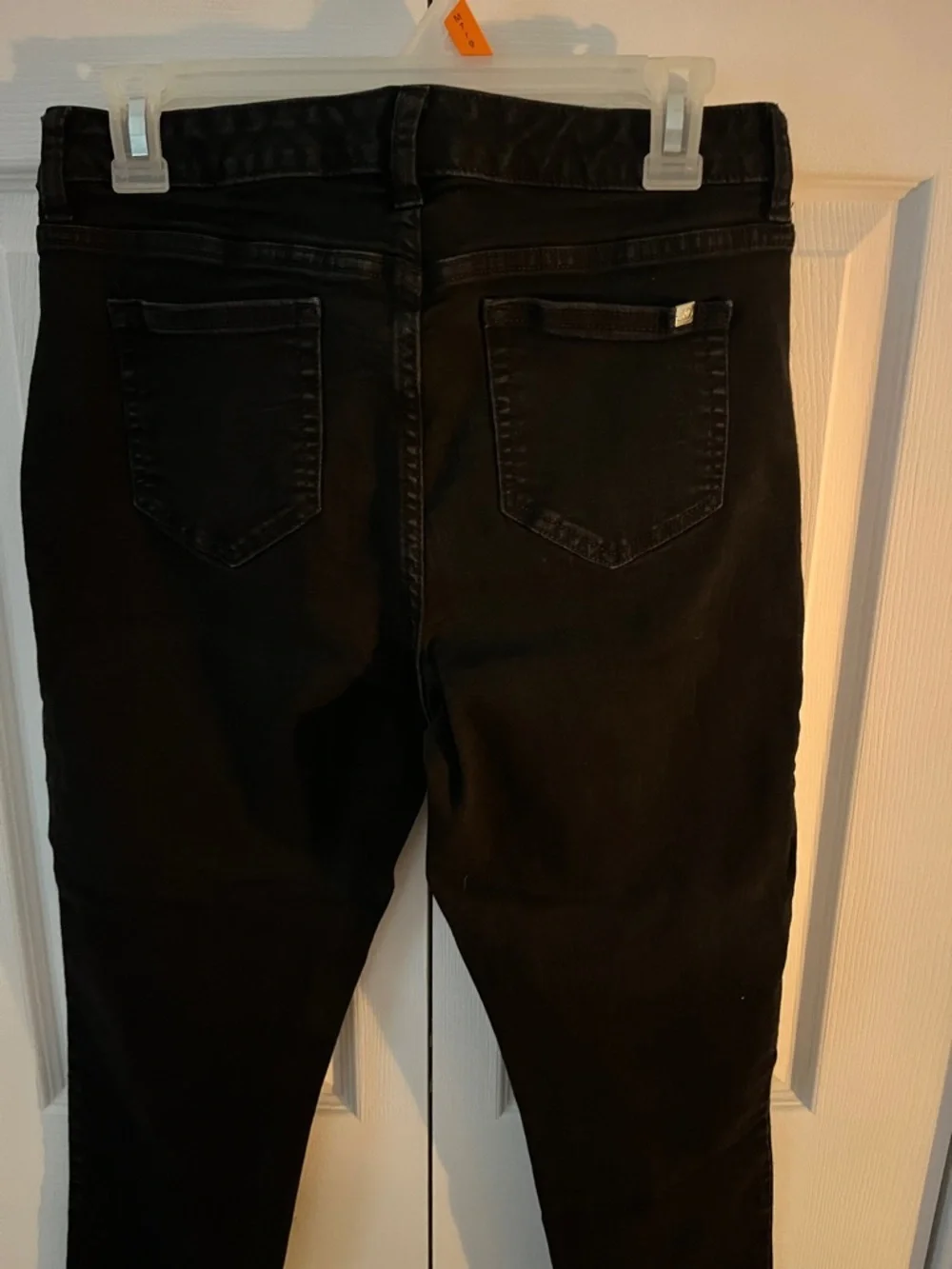 Jennifer Lopez Black Zip-Accent Capri Jeans - Picture 4 of 4